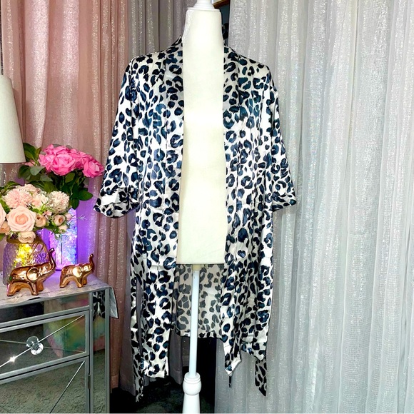 Hallmart Collectibles Leopard Print Satin Robe - Picture 1 of 6